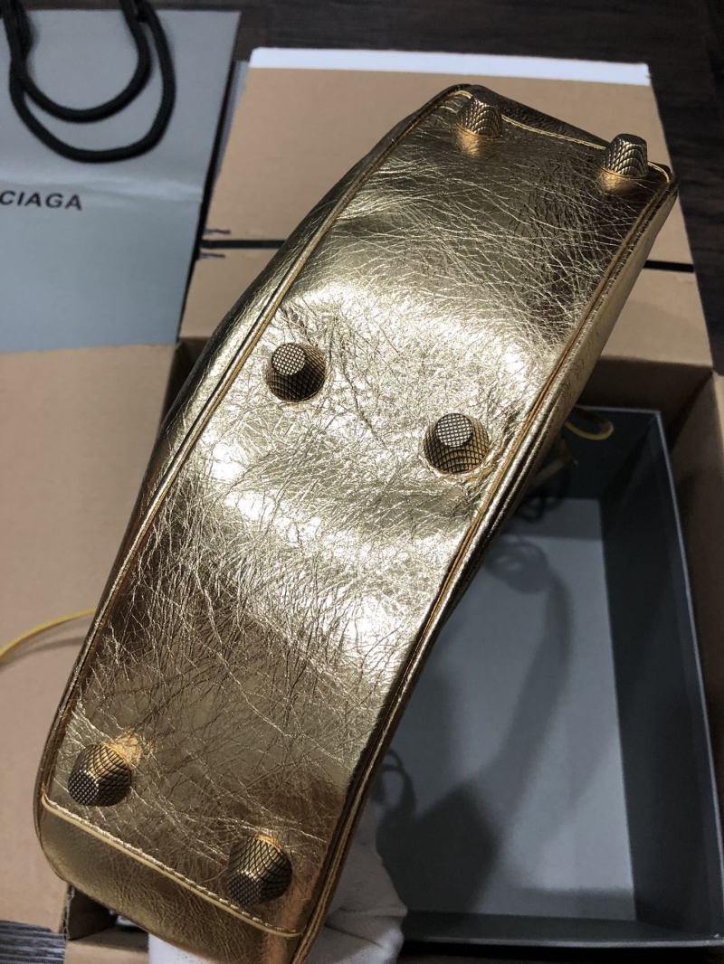 Ba1en*iaga le cagole bags